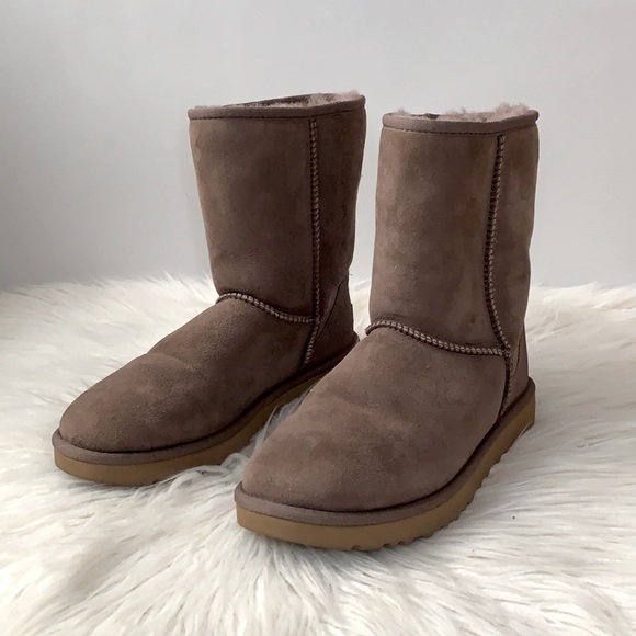 UGG taupe classic boots - Picture 1 of 9